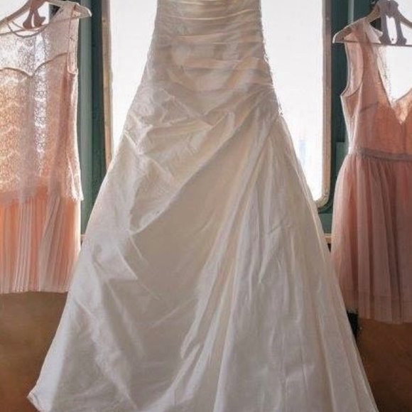 NEW Unused Wedding Gown - Picture 2 of 5